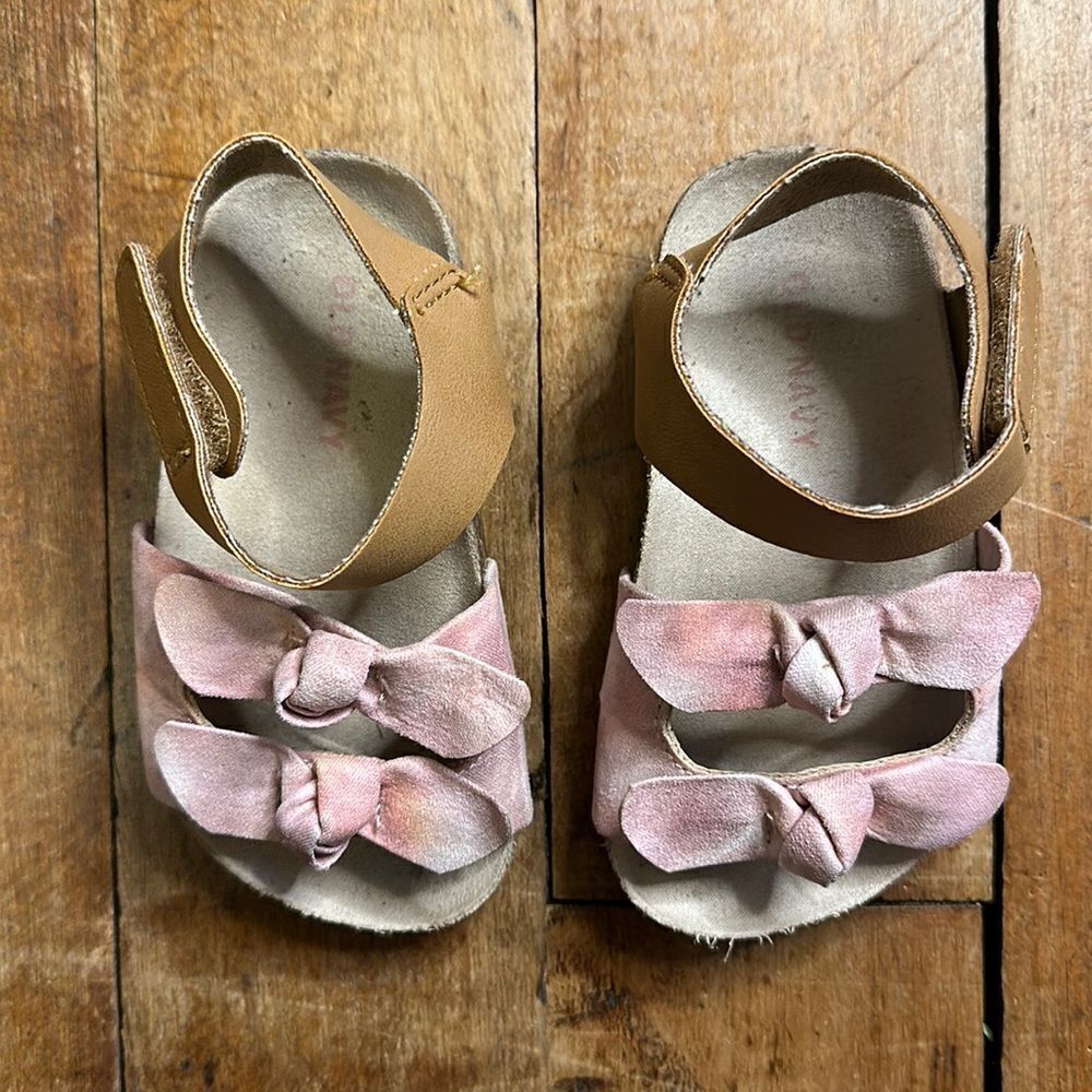 Old Navy Girls size 5 Pink Bow Summer Sandals